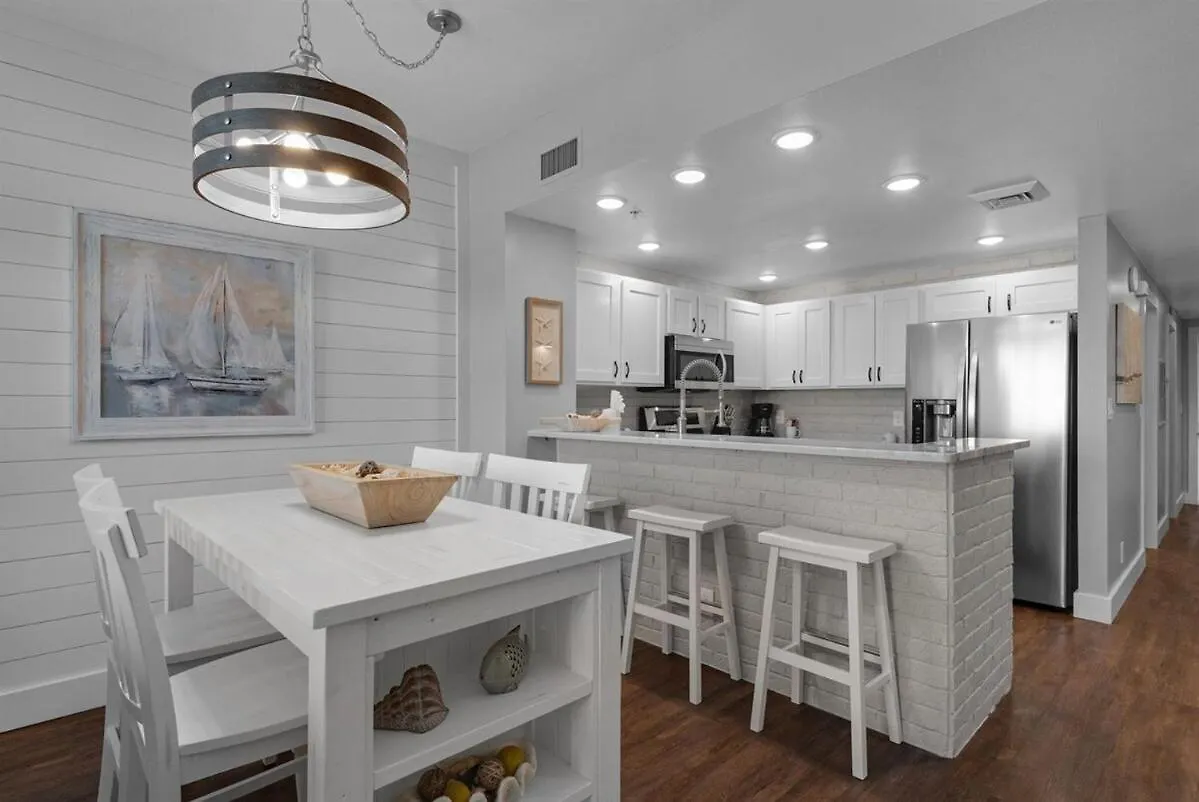 Calypso 302 West Direct Beach Front Awesome! Panama City Beach Apartment