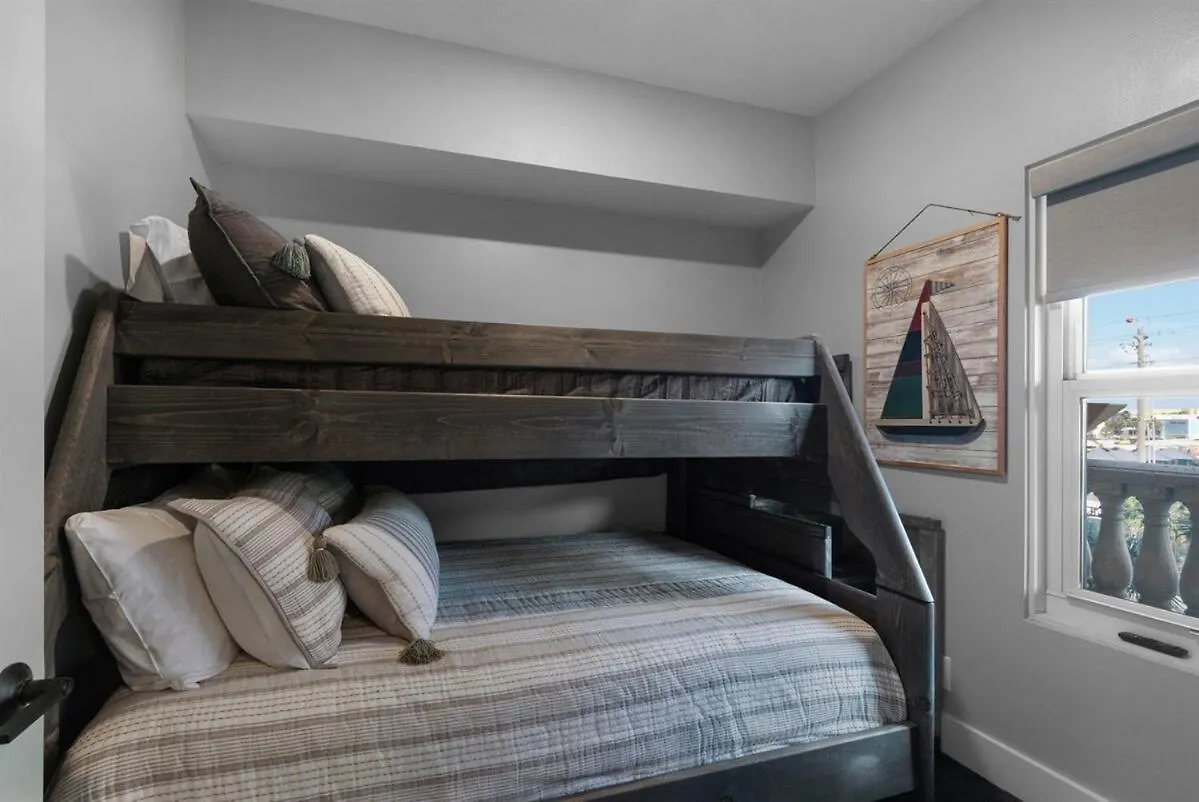 Calypso 302 West Direct Beach Front Awesome! Panama City Beach