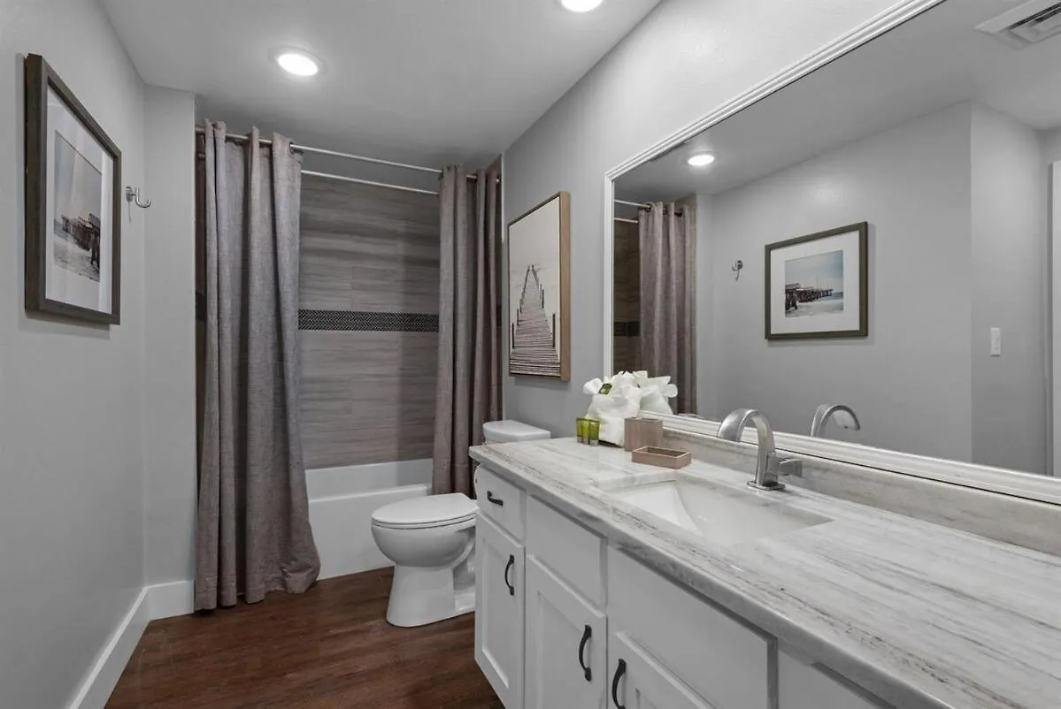 Calypso 302 West Direct Beach Front Awesome! Panama City Beach Apartment